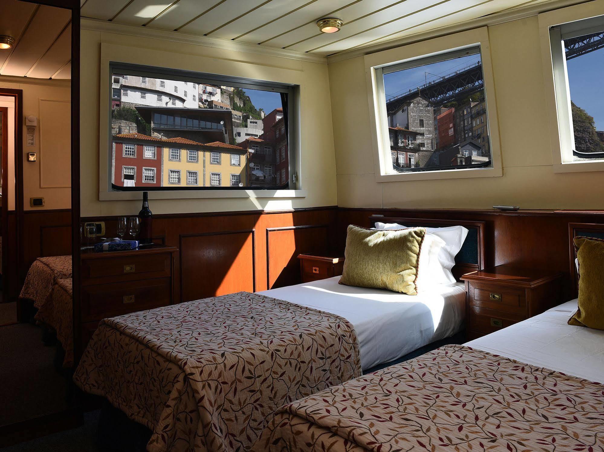 Invicta Ribeira Boat Hotel بورتو المظهر الخارجي الصورة