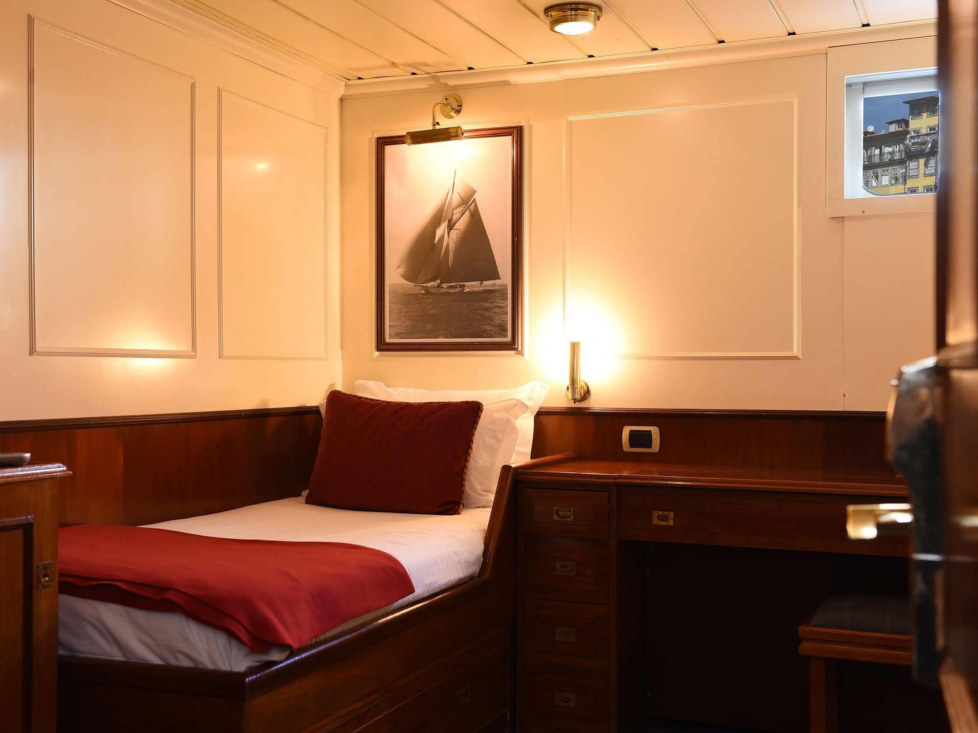 Invicta Ribeira Boat Hotel بورتو المظهر الخارجي الصورة