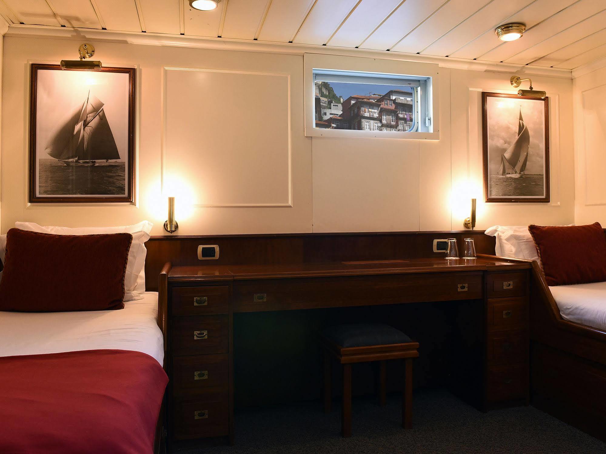 Invicta Ribeira Boat Hotel بورتو المظهر الخارجي الصورة