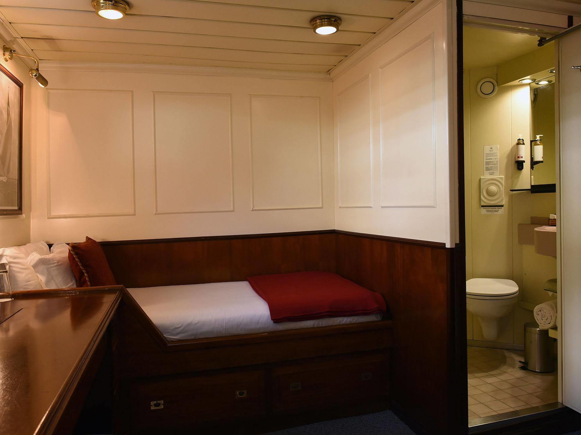 Invicta Ribeira Boat Hotel بورتو المظهر الخارجي الصورة