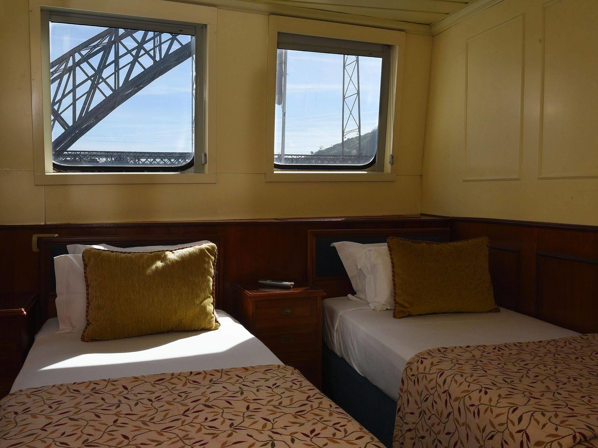 Invicta Ribeira Boat Hotel بورتو المظهر الخارجي الصورة